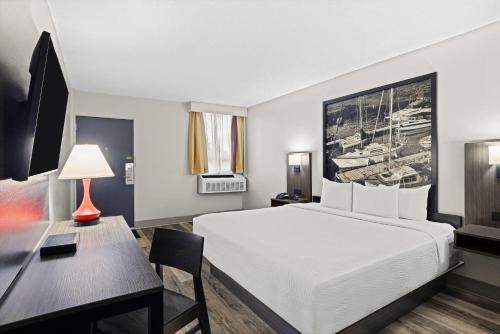 Super 8 By Wyndham Thunder Bay in Thunder Bay (ON)