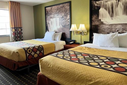 Super 8 by Wyndham Madison/Hanover Area - image 3