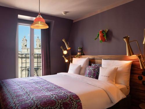 room detail thumbnail 1