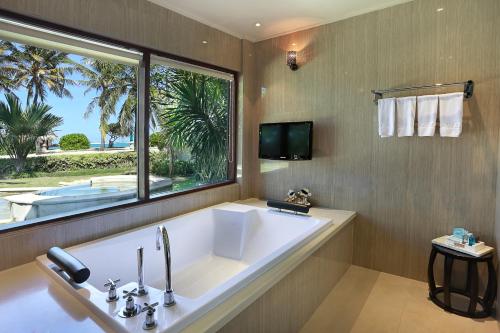 Fürdőszoba, Novotel Lombok Resort & Villas in Kuta