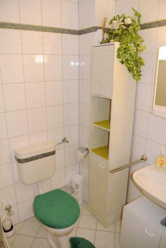 ห้องน้ำ, Haus Am Waldrand - Ferienwohnung Augustin in กราเฟเนา