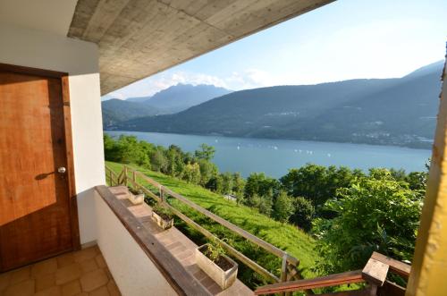 Apartment with Lake View