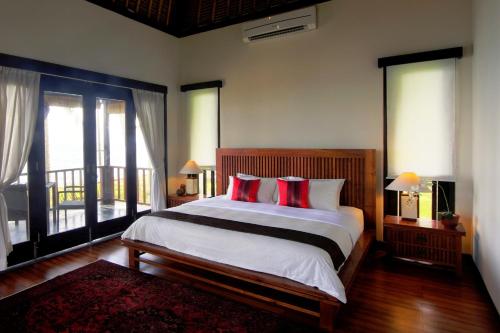 Villa Anjani - Oceanfront Villa, With Private Garden and Cook - Candidasa