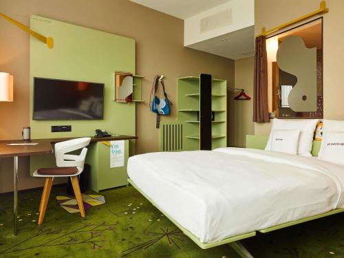 Medium Room