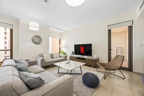 Stylish JBR Apartment, Steps from the Beach, Dubai (photo 10)