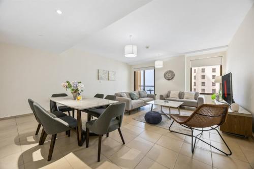 Stylish JBR Apartment, Steps from the Beach, Dubai (photo 9)