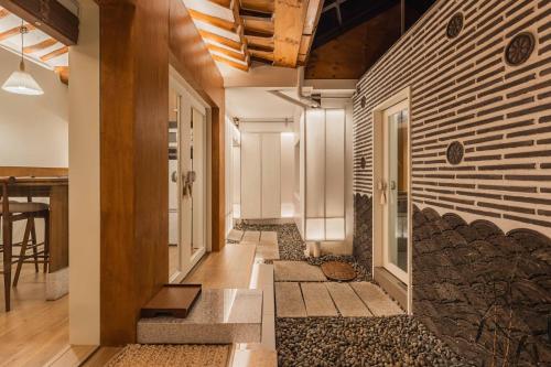 Luxury Hanok Alley Haven