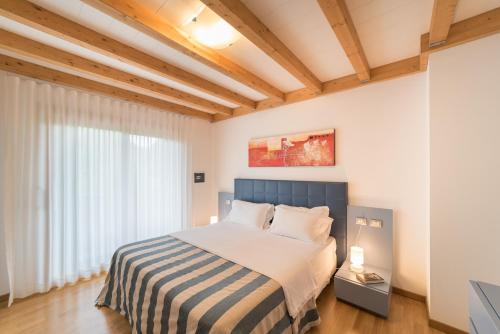 2 bedrooms, 5 beds