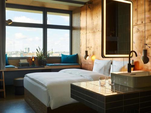 25hours Hotel Bikini Berlin Room Type - Medium Urban Twin Room