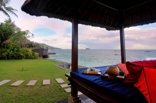 Villa Anjani - Oceanfront Villa, With Private Garden and Cook - Candidasa