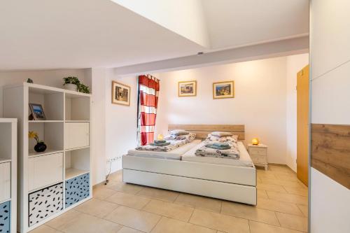 Wohnung mit 3 Schlafzimmern - Apartment - Solingen