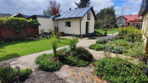 Kert, Apartmán Dva na moto (Apartman Dva na moto) in Pribor