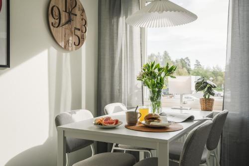 Guestly Homes - Homely 1BR Apartment in Lulea Külváros