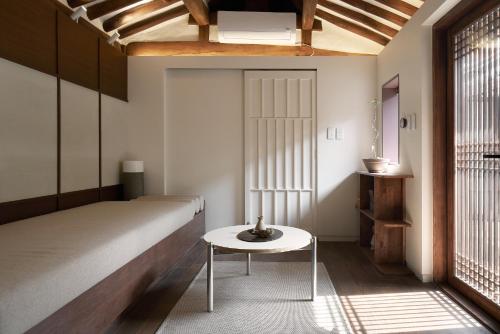 Luxury Hanok Stay Elegance, Seoul