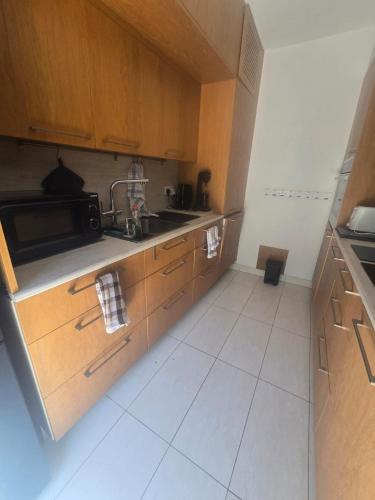 ห้องครัว, บ้านเดี่ยว 3 ห้องนอน 2 ห้องน้ำส่วนตัว ขนาด 105 ตร.ม. – [location not yet specified] (Searenity Seafront house (50m from the beach)) in ไพลา