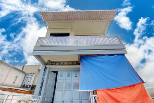 Entrance, Hotel O Guesthouse Sabar Makmur Kledung Syariah in Rejosari