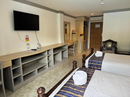 room detail thumbnail 2