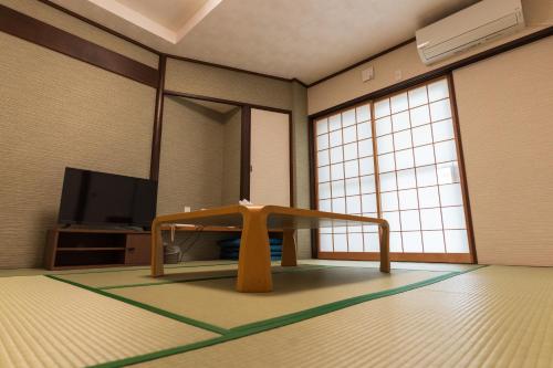 room detail thumbnail 1