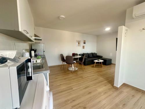 Apartment First Row in 科馬爾拿