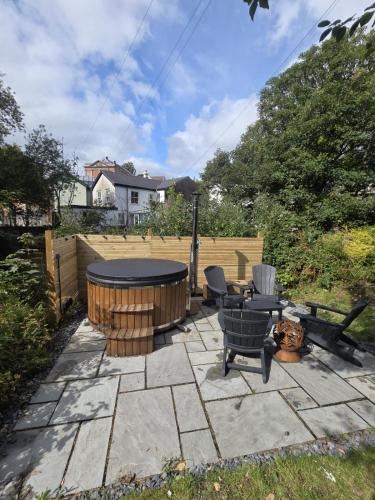 Modern 2 bedroom cottage near Bike Park Wales. in Merthyr Tydfil városközpont