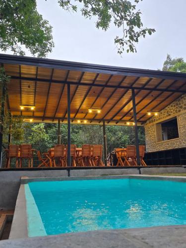 Windy Hills Glamping in Rathnapura