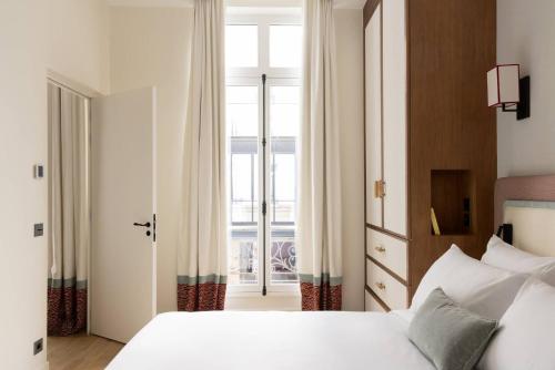 Luxurious Residence Saint Honore by onefinestay - image 11