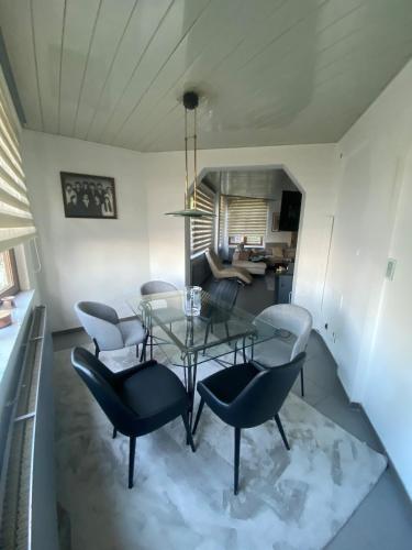 Spacious villa with garden - ideal for groups in Marcinelle