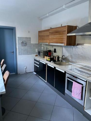 Spacious villa with garden - ideal for groups in Marcinelle