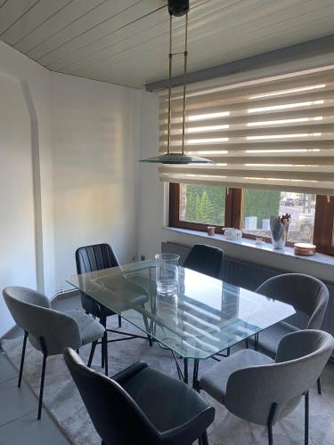 Spacious villa with garden - ideal for groups in Marcinelle