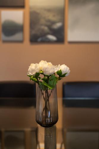 Elegance and Comfort in Barcelona 4Bedroom Apartment in the Most Exclusive Area - image 3