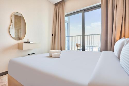 STAY BY LATINEM Luxury 1BR Holiday Home CB 3306 Near Burj Khalifa, Dubaj (zdjęcie 8)