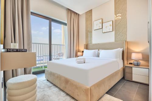 STAY BY LATINEM Luxury 1BR Holiday Home CB 3306 Near Burj Khalifa, Dubaj (zdjęcie 9)