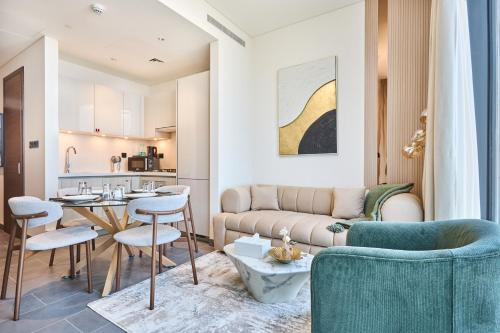 STAY BY LATINEM Luxury 1BR Holiday Home CB 3306 Near Burj Khalifa, Dubaj (zdjęcie 3)