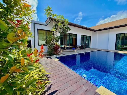 Cozy Private pool villa near Golf Club Laguna beaches