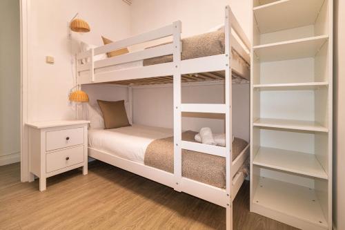 Central & Fully Equipped Apartment in Eixample Next to Metro, Sleeps 5, Barcelona (zdjęcie 4)