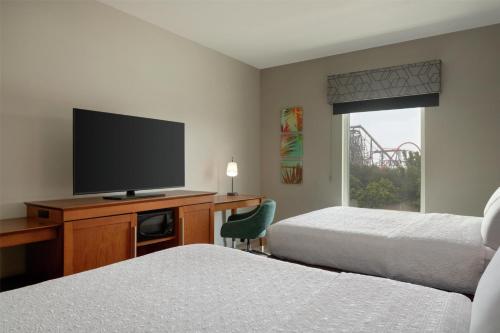 2 queen beds