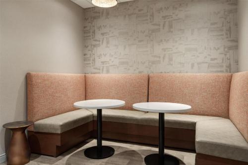 Hampton Inn & Suites by Hilton Tampa Busch Gardens Area - image 12