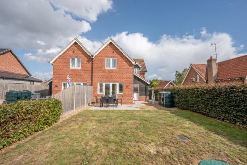 Cosy 4BR Cottage in Great Glemham Village in Hacheston