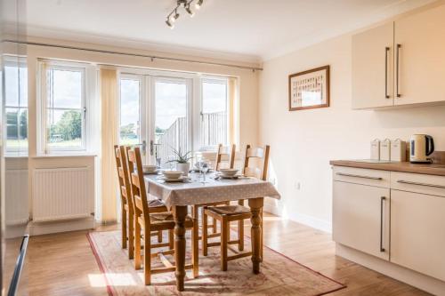 Cosy 4BR Cottage in Great Glemham Village in Hacheston