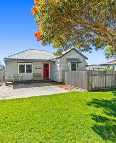 Mini Beach Cottage - Seaspray Escape, Seaspray