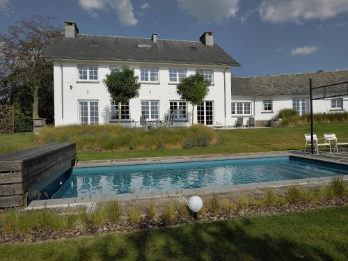 Scenic Theux Retreat with Pool & Garden gîte à louer Sassor