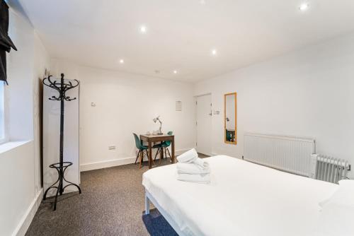 No 2 Georgian Shared House - By Clifton Short Lets — other in 2 Oakfield Place, Bristol United Kingdom, BS8 2BJ