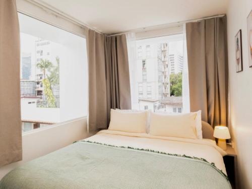 2 Bedrooms for 4 Guests with Terrace in the Heart of Sathorn, Бангкок (фото 7)