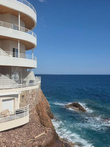 Vue extérieure, Bel appartement avec vue mer in Le Trayas Superieur