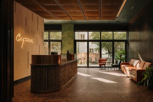 ردهة, The Cyrus Hotel in روكلو