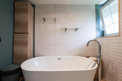 Maison Piscine & Tennis - Collection Idylliq in Connelles