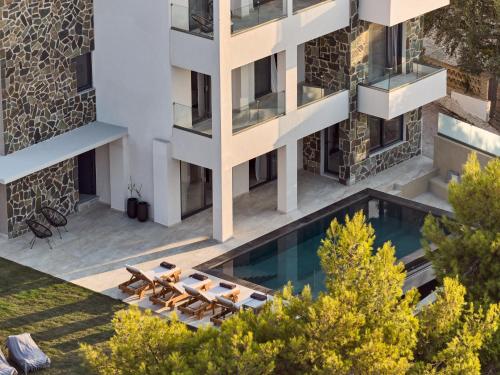 Nomia Villa, with Pool, Gym & Walk to the Beach, By ThinkVilla – khách sạn tại Alykanas