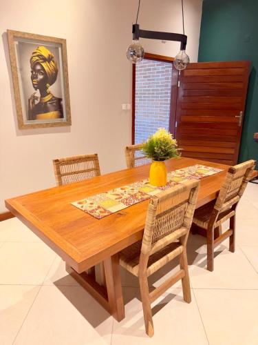 Rustic, Contemporary, Cozy with Home Office in Pemba