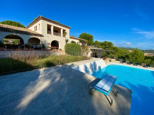 Grande villa familiale vue mer avec piscine - domaine privé à St Cyr sur Mer (Grande villa familiale vue mer avec piscine - domaine prive a St Cyr sur Mer) in Le Jas des Amandiers