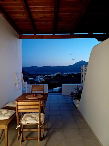 ระเบียง/ชานเรือน, Georgia Rooms Milos in ตริพิตี